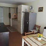 Апартаменти Cozy In The Hart Of The
