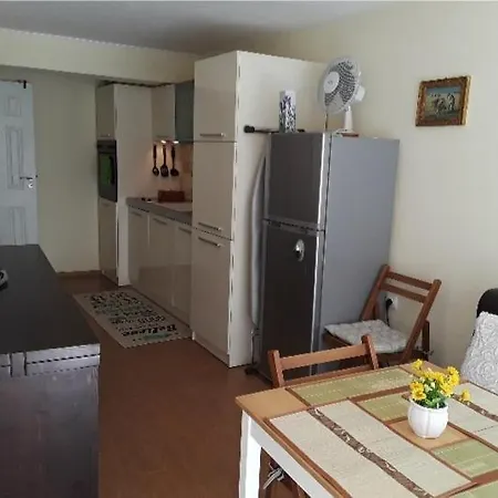 Апартаменты Cozy In The Hart Of The