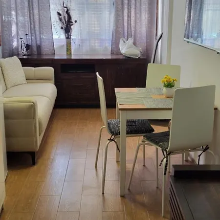 Cozy In The Hart Of The Апартаменти